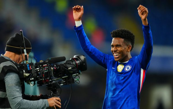 ESPN：埃斯特旺的进展让巴萨更衣室讶异，弗里克以为他很难防